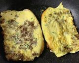 Gambar langkah 3 resipi Roti john daging homemade.