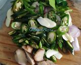Foto langkah ke 2 dari resep Kikil Cabe Ijo Aroma Daun Jeruk.