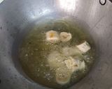 A picture of step 1 of Soya chaap gravy.