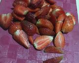 Foto langkah ke 1 dari resep Korean Strawberry Milk.