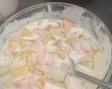 Foto del paso 5 de la receta: Postre con frutas en almíbar🍑🍐🍍