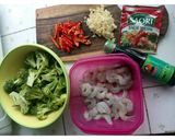 Foto langkah ke 1 dari resep Brokoli Siram Udang Saus Tiram.