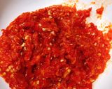 Hình bước làm 1 của món Ớt rim dùng kho cá, ướp thịt