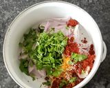 A picture of step 3 of Pyaz pakoda.