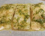 Foto del paso 2 de la receta: Bacalao a la plancha con picada de ajo, perejil y orégano