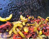 Une image de l'étape 7 de Poivrons bicolores marinés cumin, ail et coriandre à la plancha.