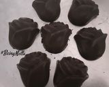 A picture of step 4 of Heart & Roses Chocolates.