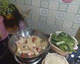 Foto langkah ke 1 dari resep Steamboat Tomyam seafood simple.