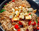 A picture of step 5 of Veg Kung Pao Noodles.