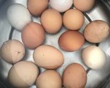 Foto del paso 1 de la receta: Huevos encurtidos con monchetas frescas