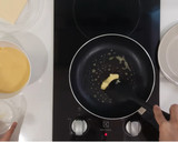 A picture of step 10 of 【美式起司炒蛋 Cheesy Scrambled Egg】 细化柔嫩，顶级口感！两分钟就能学会！.