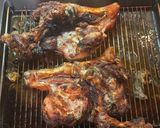Foto del paso 2 de la receta: Piernas de Cochinillo asado (Tostón asado) con Salsa de manzana y Patatas a la Importancia