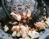 Foto langkah ke 4 dari resep Minyak gurih dari lemak ayam.