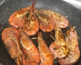 Foto del paso 3 de la receta: Gambones a la sanluqueña
