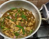 A picture of step 5 of Mongolian chicken.