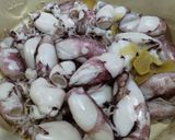 Hình bước làm 2 của món Mực sữa rim nước mắm