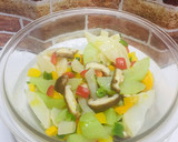 Foto del paso 2 de la receta: Ensalada con Caigua Chilena, mix de Pimientos y Hongos !