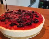 Foto del paso 5 de la receta: Cheesecake frío de salsa de frutillas
