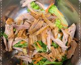 雞腿肉拌青花菜的食譜步驟3照片