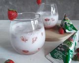 Foto langkah ke 5 dari resep Korean Strawberry Coconut Milk.