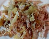 Hình bước làm 1 của món Cần tây, ớt chuông xào thịt gà