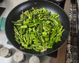 Foto del paso 2 de la receta: Ensalada de patatas, ahumados y espárragos