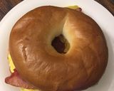 A picture of step 4 of Bacon egg and cheese bagel (or vegetarian).