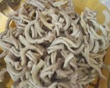 Foto langkah ke 1 dari resep Usus Ayam Kuah Kuning.
