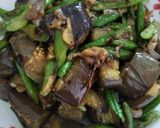 Gambar langkah 3 resipi Tumis Terung Kacang Panjang.