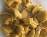 Foto del paso 4 de la receta: Tortellinis rellenos de calabaza en crema de espinacas y setas # fácil #rápida