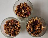 Foto del paso 3 de la receta: 🍋🍓🫐Parfait de yogur al limón con granola y frutos rojos 🫐🍓🍋