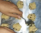 Foto langkah ke 5 dari resep Resep goodtime kw / choco chips cookies.