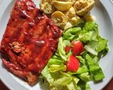 Foto del paso 4 de la receta: Ribs de cerdo con ensaladas mixta y de papines y huevo