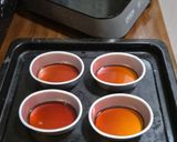 Foto langkah ke 2 dari resep Matcha Flan Cake.
