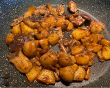 Foto del paso 4 de la receta: Bacalao gratinado con setas y manzana