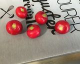 Une image de l'étape 8 de Melon farci aux tomates bicolores, feta, radis et menthe fraîche.
