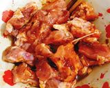 Hình bước làm 1 của món Sườn non kho mặn ngọt