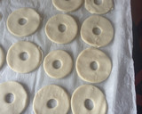Foto del paso 2 de la receta: Rosquillas de hojaldre