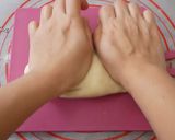 Foto langkah ke 4 dari resep Kulit gyoza/kuotie/jiaozi.