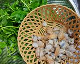 Hình bước làm 2 của món Canh rau mùng tơi nấu hến
