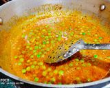 A picture of step 3 of Mawa,matar paneer curry.