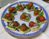 Foto del passaggio 5 della ricetta Aperitivi con pesto di rucola e alici
