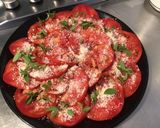 Une image de l'étape 4 de Salade de tomates cœur de bœuf,parmesan,fleurs et feuilles de basilic.