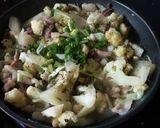 Hình bước làm 3 của món Su lơ xào thịt heo