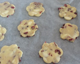 Foto del paso 4 de la receta: Galletas de chocolate blanco y arándanos deshidratados