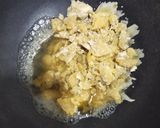 A picture of step 2 of Makhana rewri and chikki.