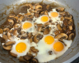 Foto del paso 3 de la receta: Champiñones salteados con huevos de codorniz