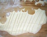 Hajtogatott (hidegen kelt) zsíros pogácsa recept fázis 3 fotója