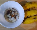 A picture of step 2 of Banana Milkshake.