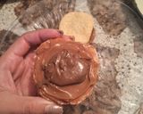 Foto del paso 11 de la receta: Alfajores de limón rellenos con dulce de leche y corazón de ganache de chocolate